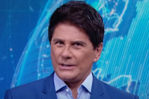 SBT Brasil cresce em audiência com futebol na Record.